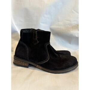 Biza Black Suede Boots Womens Size 40 / 9